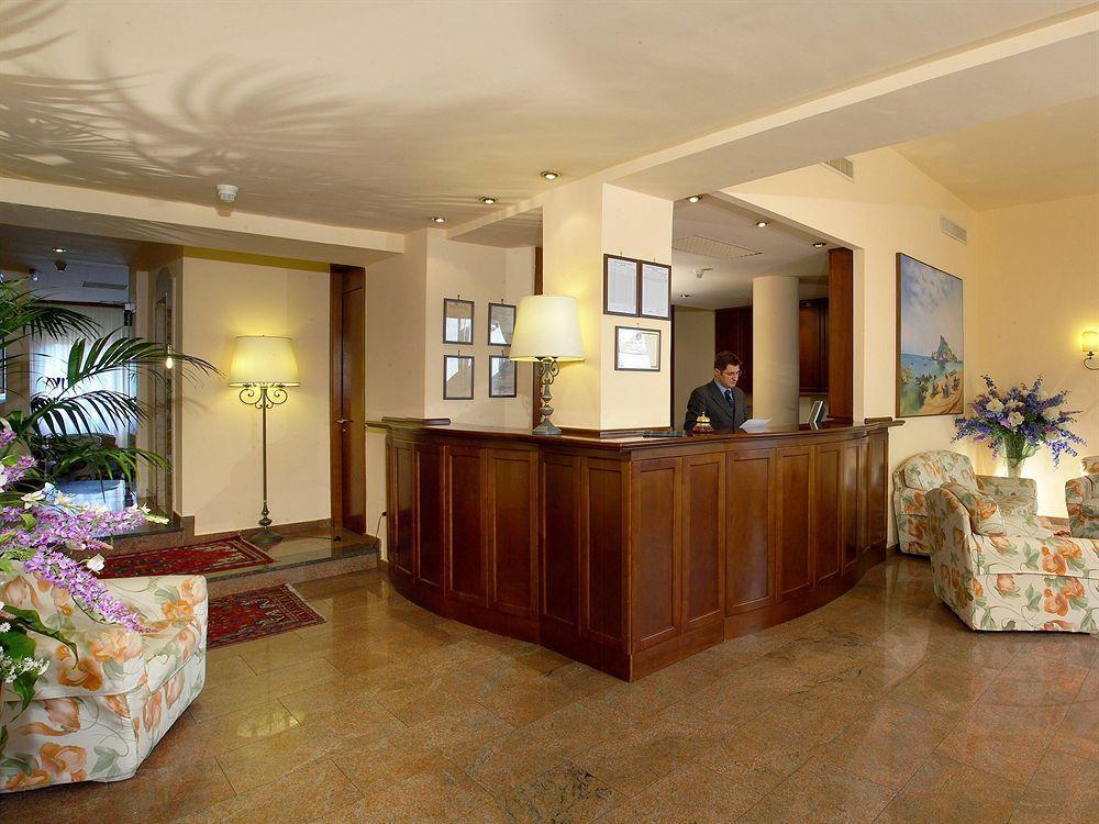 ホテル イザベッラ タオルミーナ エクステリア 写真